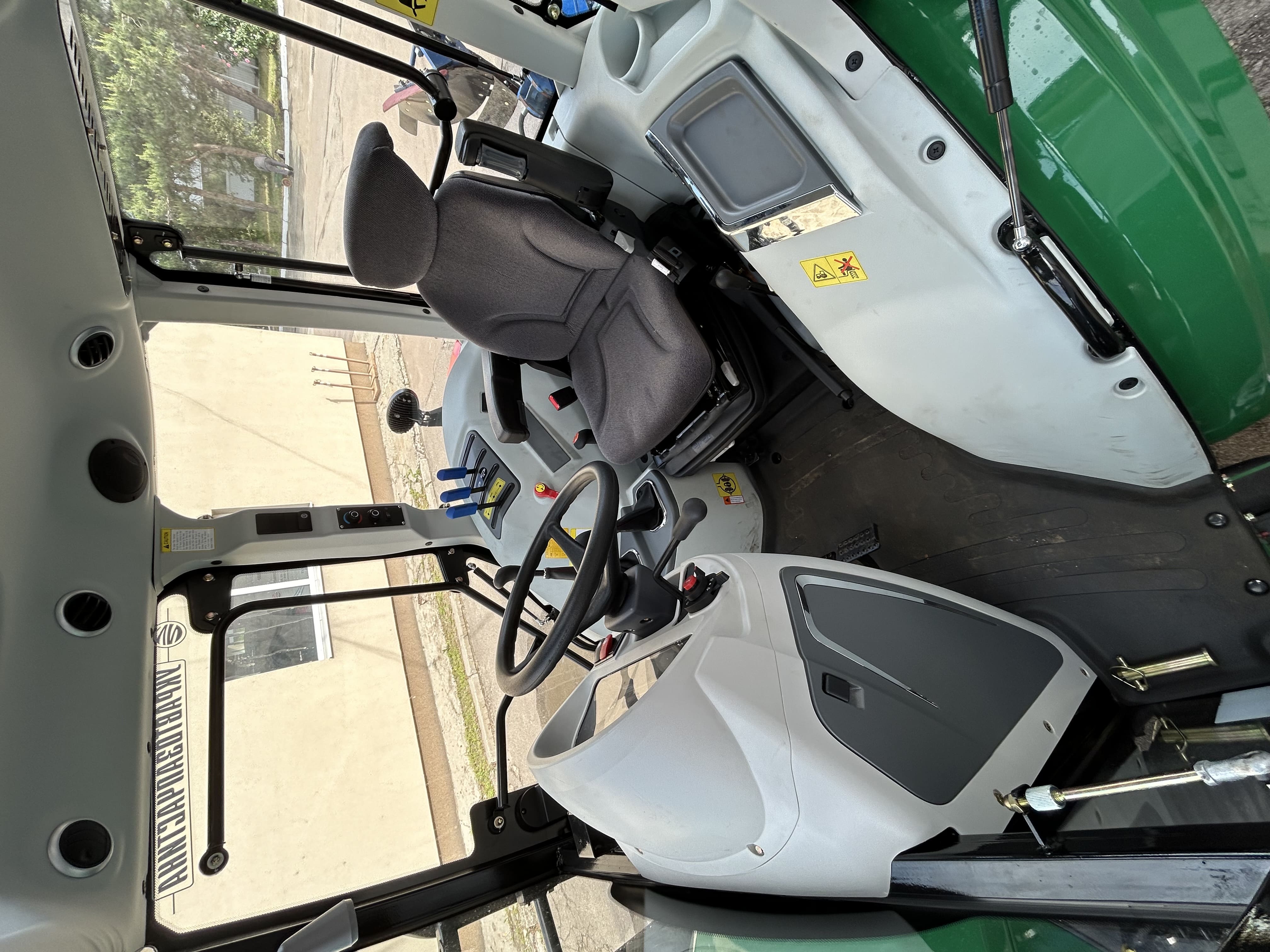 Стандартна кабіна та ROPS